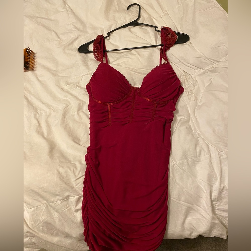 Red Corset-Style Bodycon Midi Dress with Ruching (Size M)